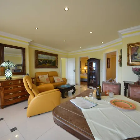 Reetdach-ferienwohnungen 8 Kroening * Groß Zicker