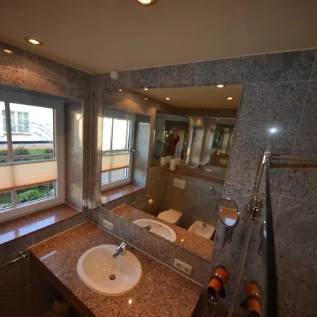 別荘 Reetdach-ferienwohnungen 8 Kroening *