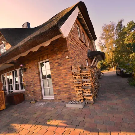 別荘 Reetdach-ferienwohnungen 8 Kroening *